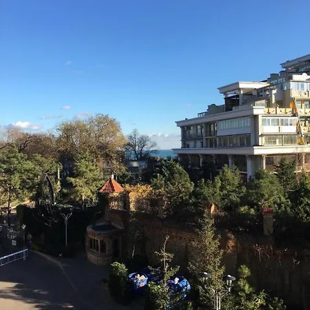 Bright Arkadia Apartment Odesa